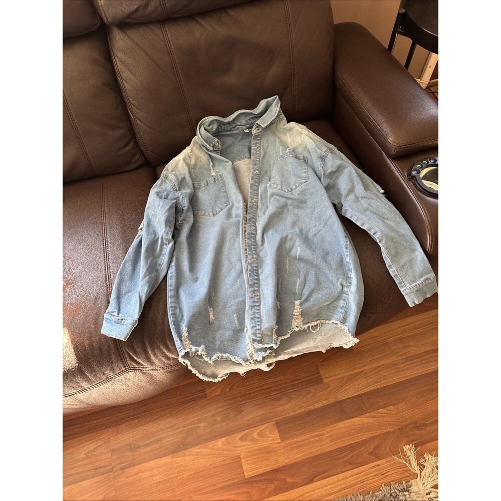 Women’s Size Medium Jean Jacket With Pockets Frayed Style